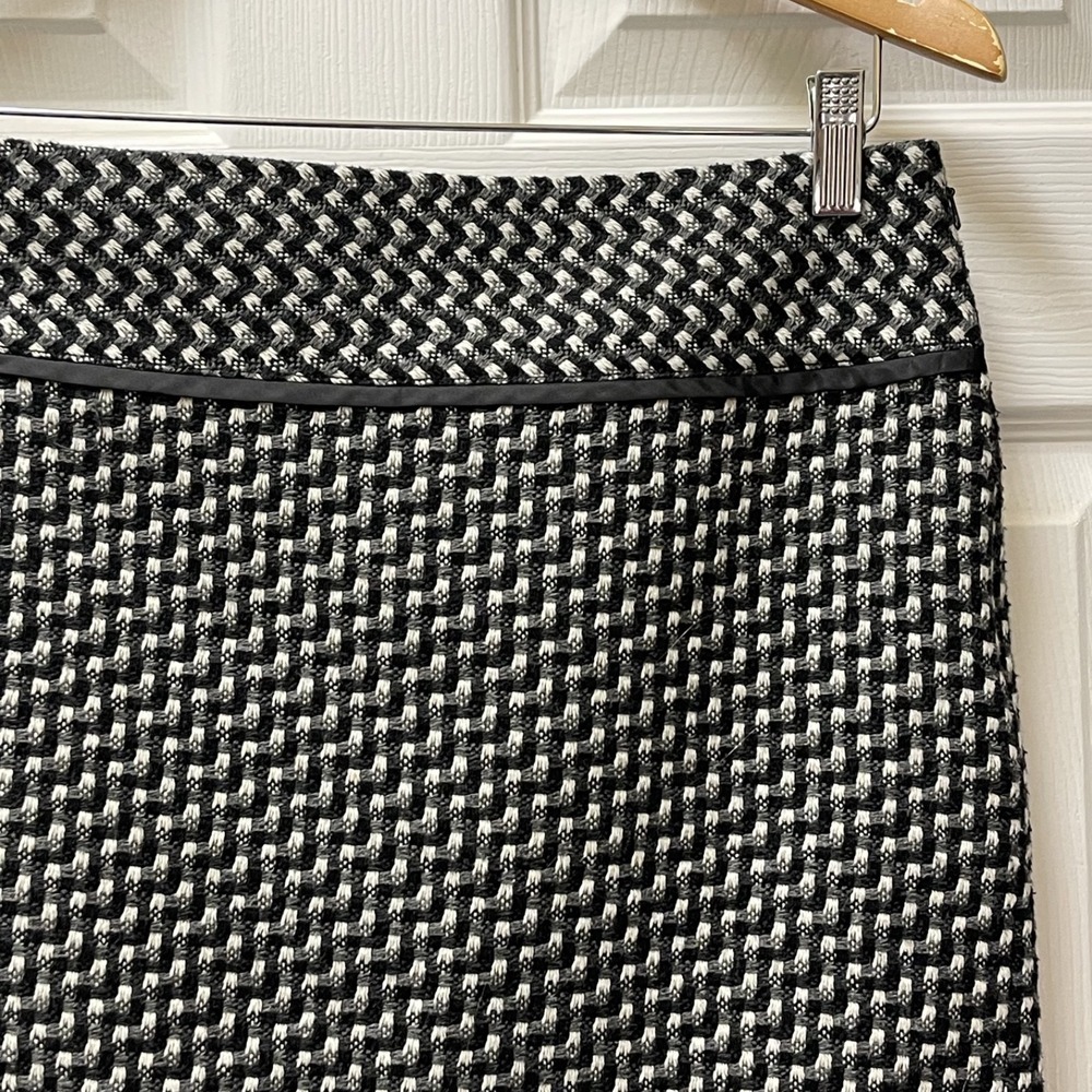 Ann Taylor Loft Women's Black & White Tweed Mini Skirt‎ Size 2